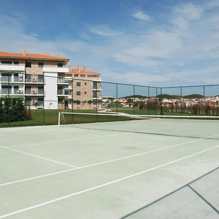 Pebble - 1 Bedroom Apartment Sleeps 5 With Pool & Tennis Court サン・マルティーニョ・ド・ポルト エクステリア 写真