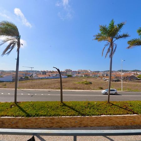 Pebble - 1 Bedroom Apartment Sleeps 5 With Pool & Tennis Court サン・マルティーニョ・ド・ポルト エクステリア 写真