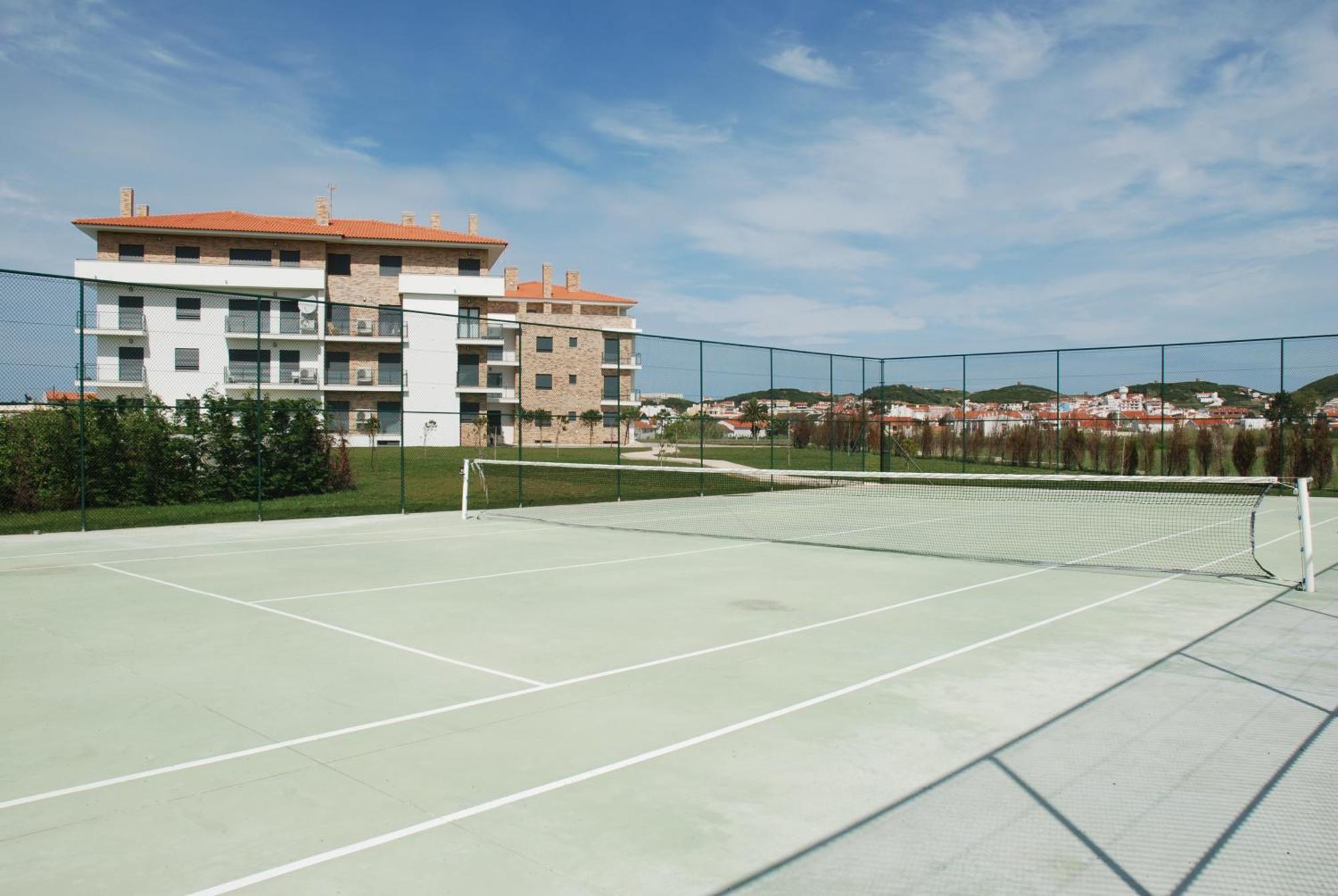Pebble - 1 Bedroom Apartment Sleeps 5 With Pool & Tennis Court サン・マルティーニョ・ド・ポルト エクステリア 写真