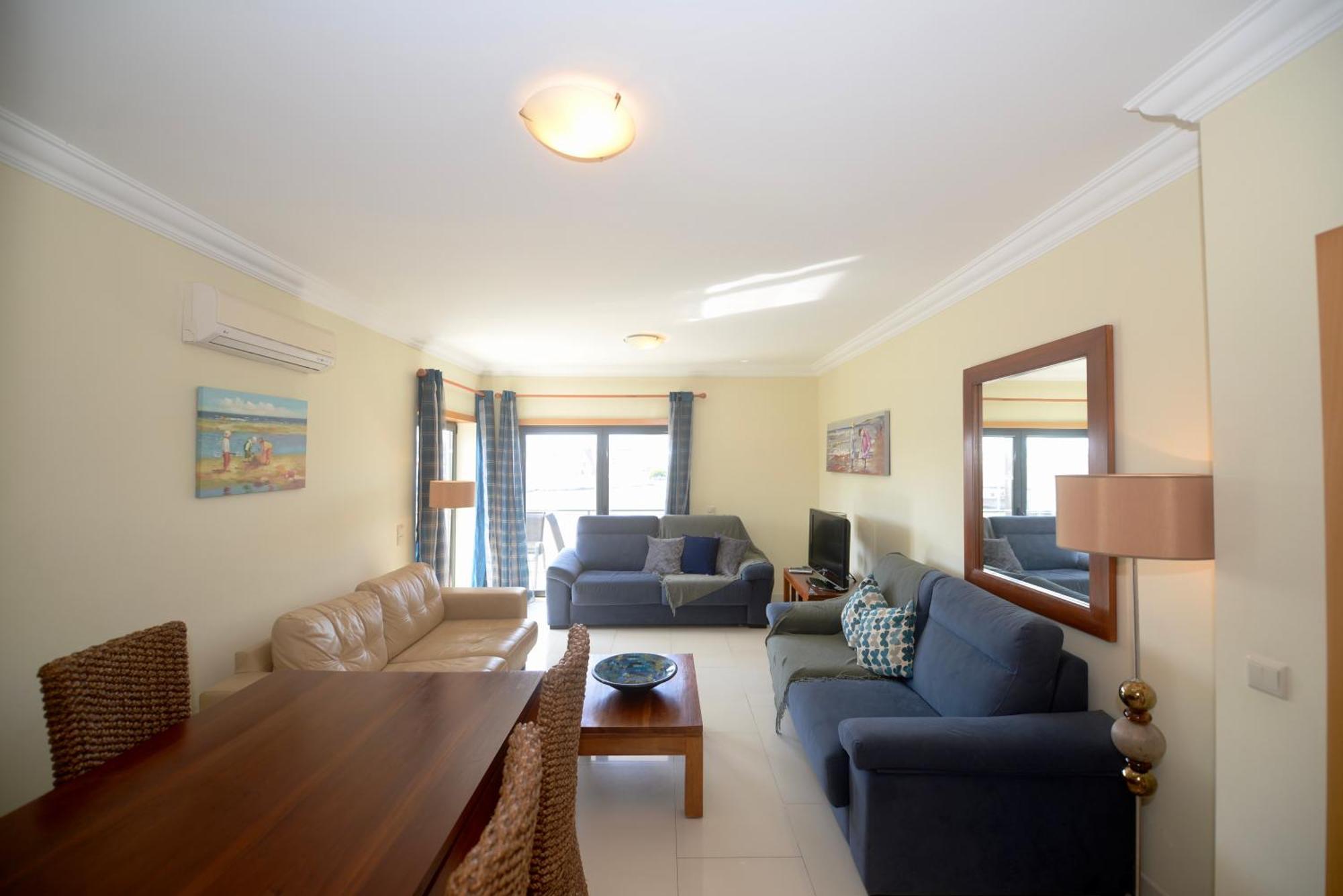 Pebble - 1 Bedroom Apartment Sleeps 5 With Pool & Tennis Court サン・マルティーニョ・ド・ポルト エクステリア 写真