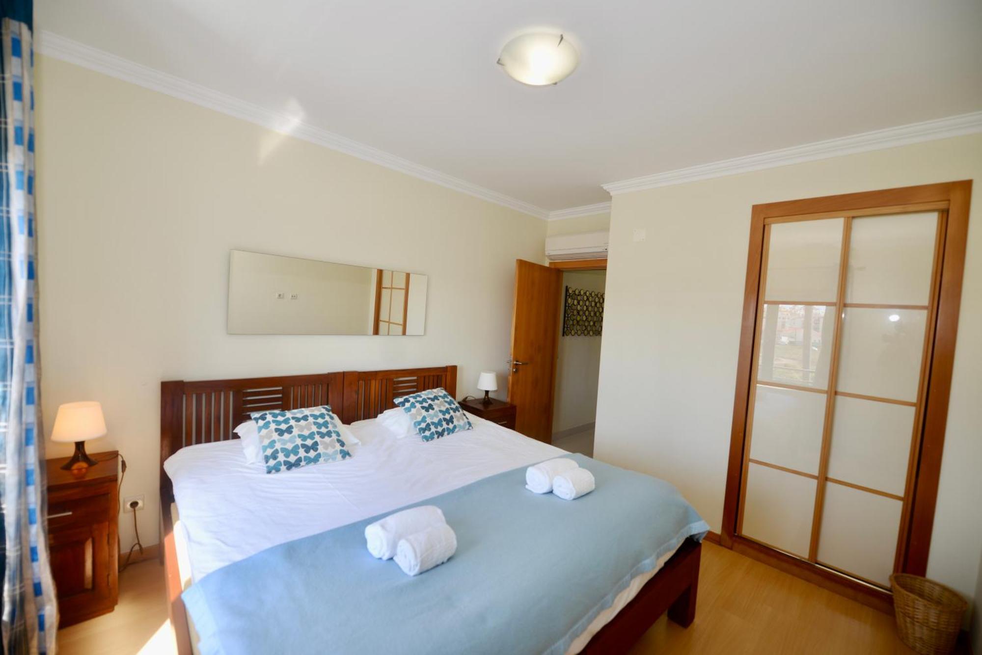 Pebble - 1 Bedroom Apartment Sleeps 5 With Pool & Tennis Court サン・マルティーニョ・ド・ポルト エクステリア 写真