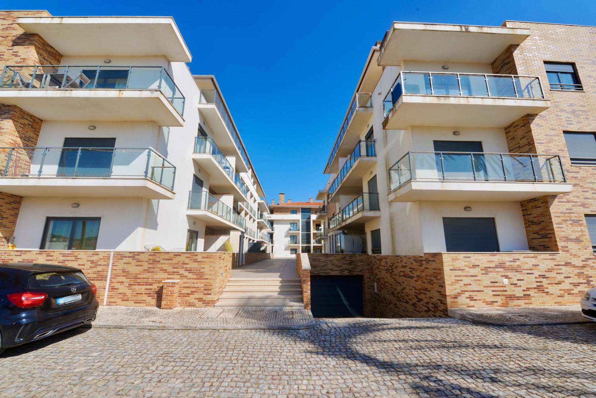 Pebble - 1 Bedroom Apartment Sleeps 5 With Pool & Tennis Court サン・マルティーニョ・ド・ポルト エクステリア 写真