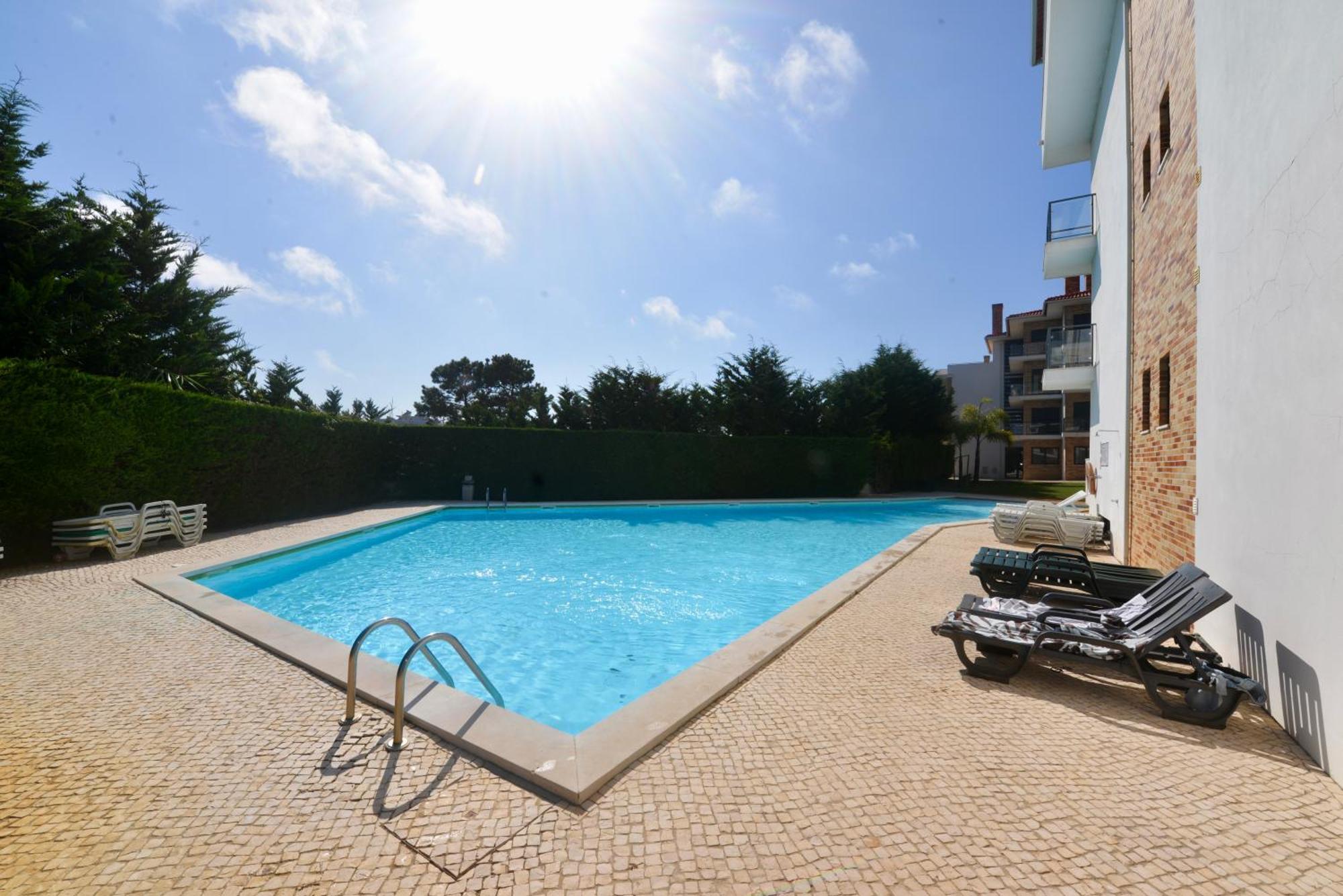 Pebble - 1 Bedroom Apartment Sleeps 5 With Pool & Tennis Court サン・マルティーニョ・ド・ポルト エクステリア 写真