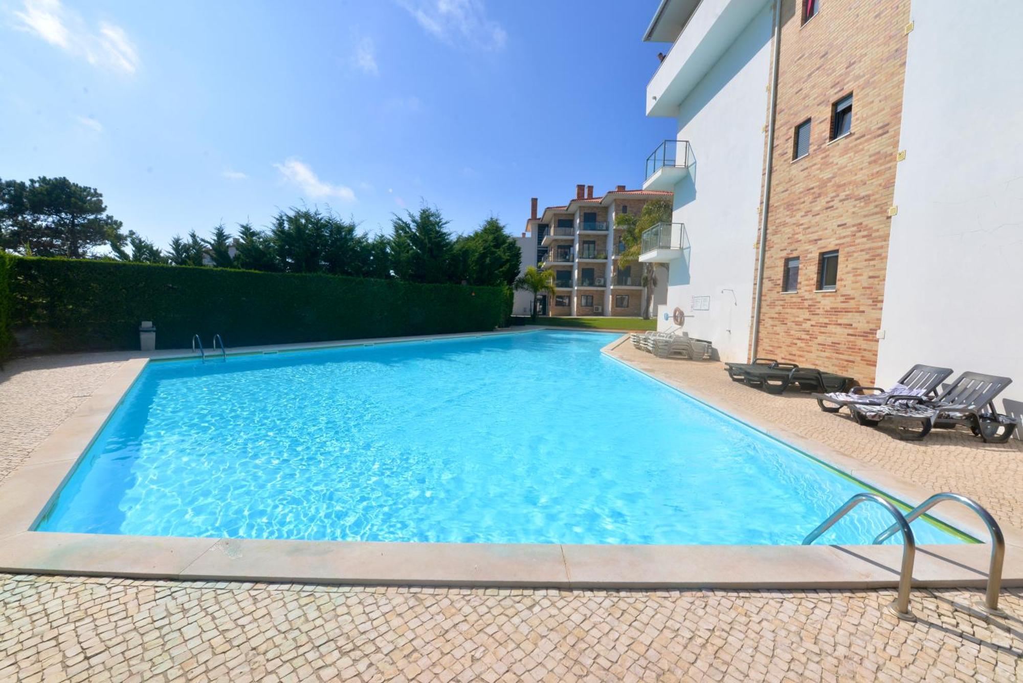 Pebble - 1 Bedroom Apartment Sleeps 5 With Pool & Tennis Court サン・マルティーニョ・ド・ポルト エクステリア 写真